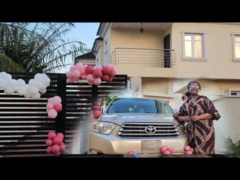 THE PRESENTATION OF A DUPLEX AND A CAR TO MRS JUMOKE GEORGE